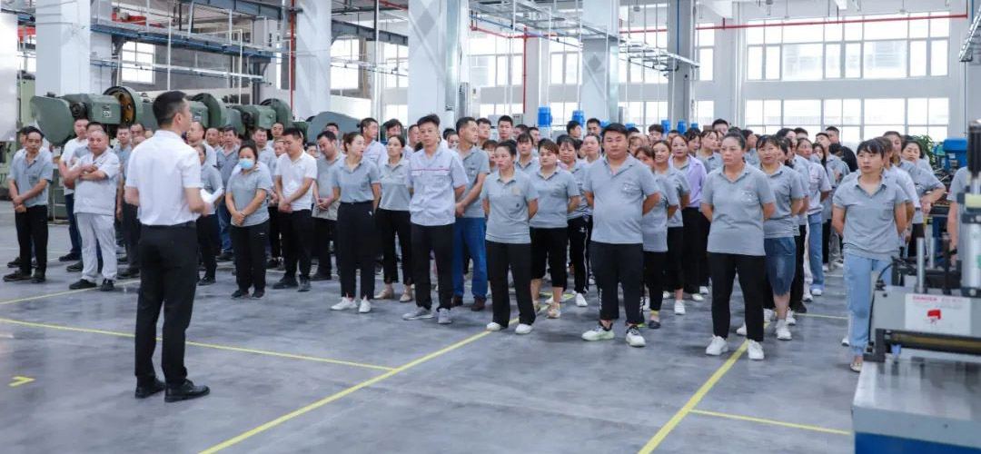 金萊勒電氣生產管理部月度表彰大會 金萊勒電氣生產管理部月度表彰大會